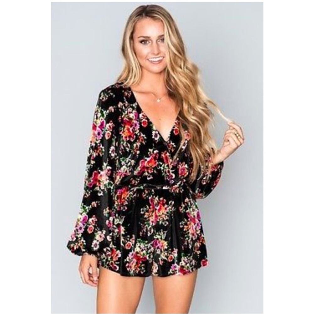 Show Me Your Mumu Kelsey Velvet Floral Romper Size Medium - Picture 11 of 11